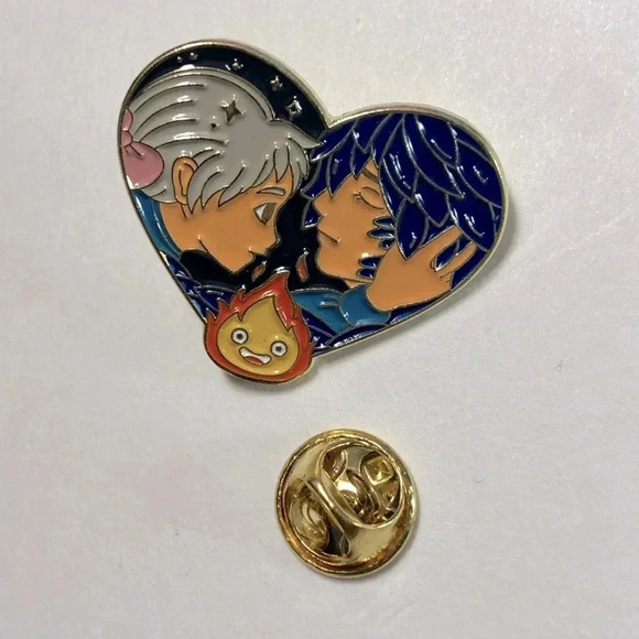 Studio Ghibli - Howl’s Moving Castle - Sophie & Howl Heart Pin ❤️🩹🏰 - Picture 2 of 5